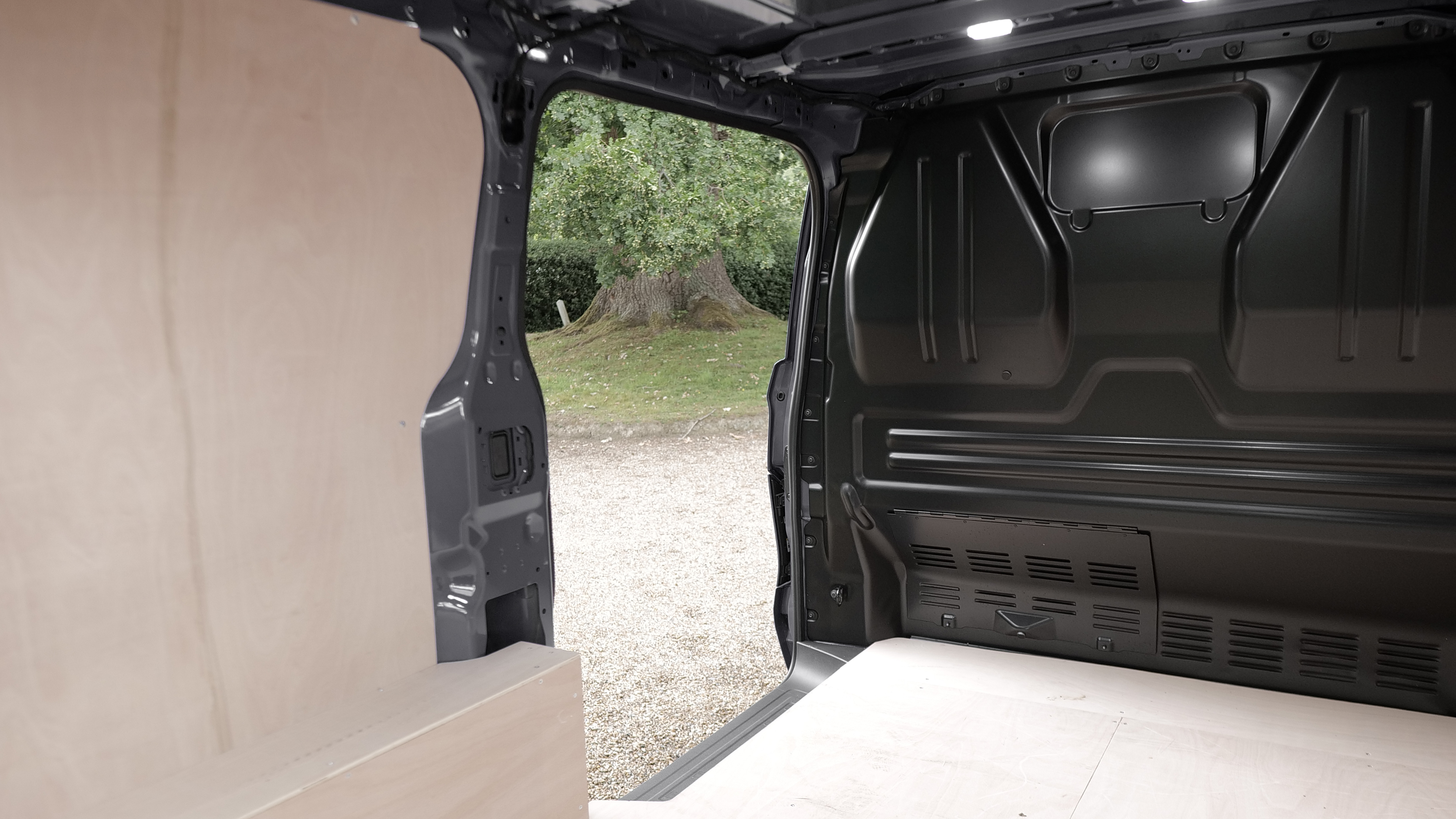 Volkswagen TRANSPORTER T32 LWB ELECTRIC 100kW 70kWh Commerce Plus Kombi Van Auto [5 Plus]